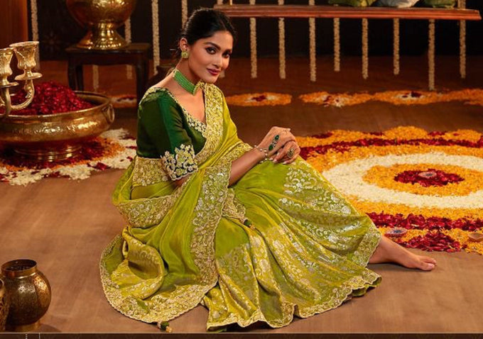 Women's Jacquard Silk Embroidery work Saree with Unstitched Blouse Piece Trendmalls